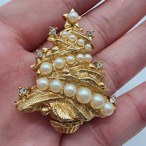 VINTAGE GOLD PLATED FAUX PEARL GARLAND CHRISTMAS TREE BROOCH SIGNED RICHELIEU - Picture 2 of 8